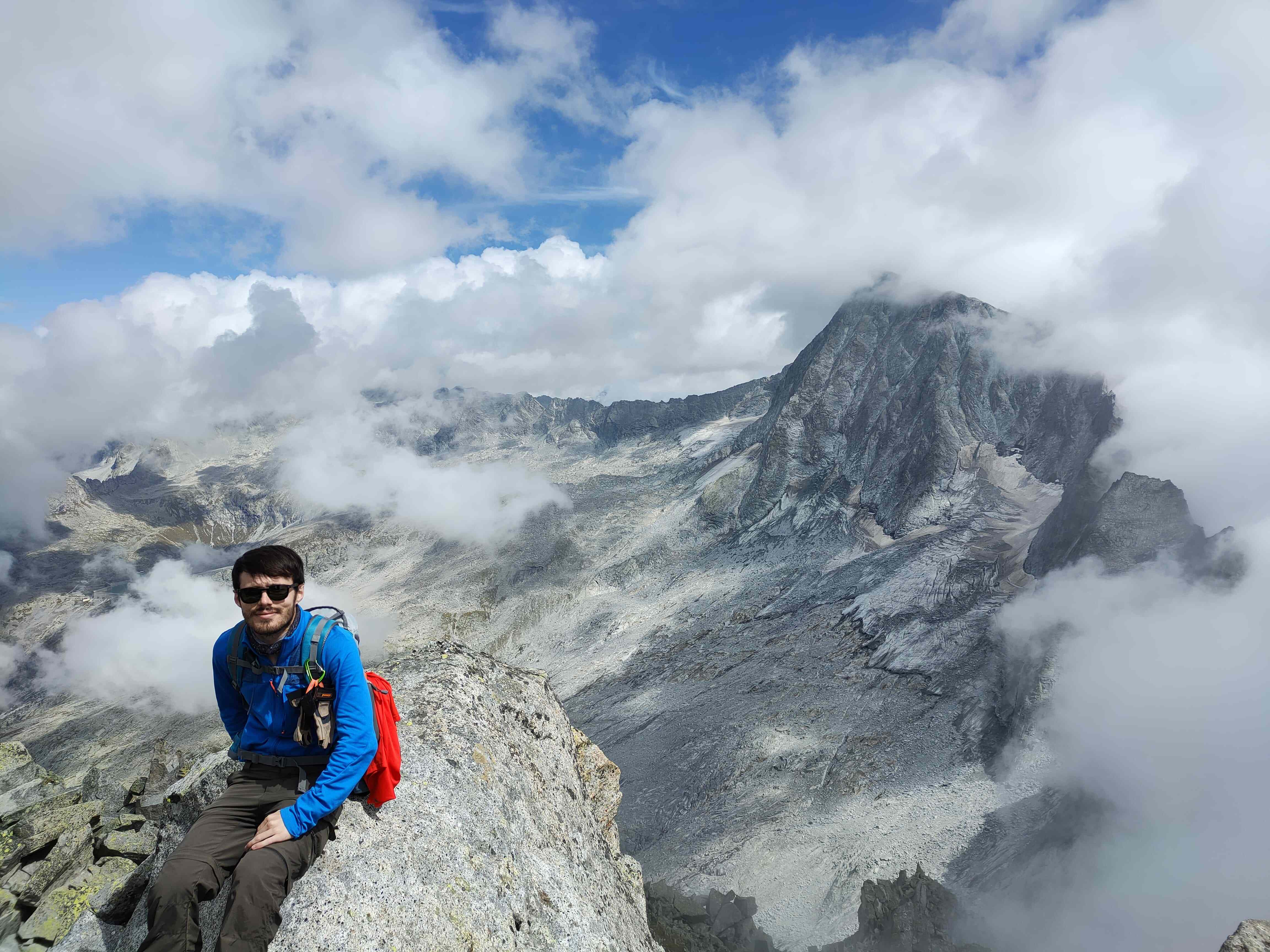 Vista dalla Cima, Adamello sulla destra