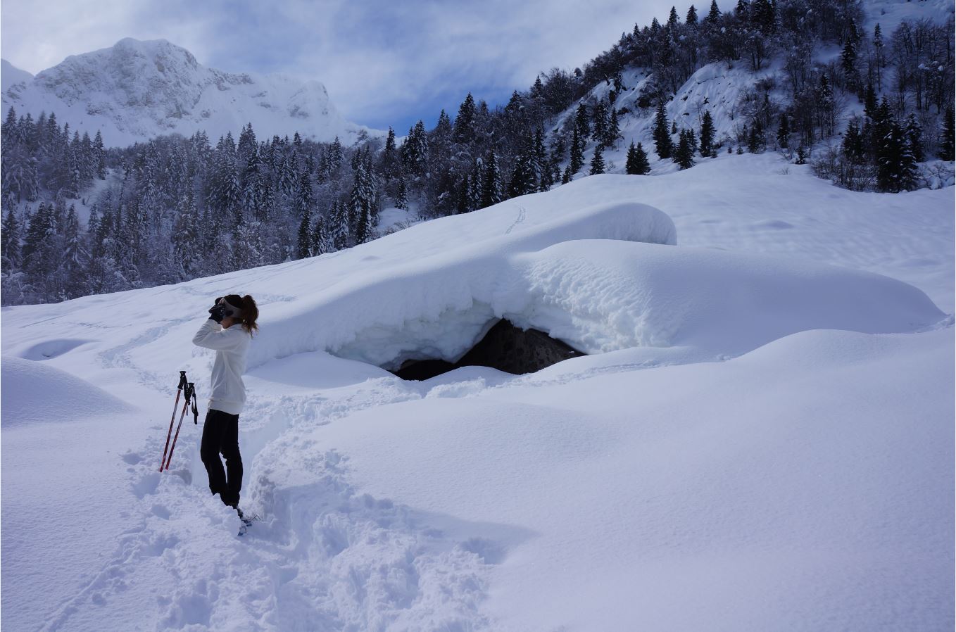 baita poco più in alto dall'altro lato del rifugio per salire verso il branchino