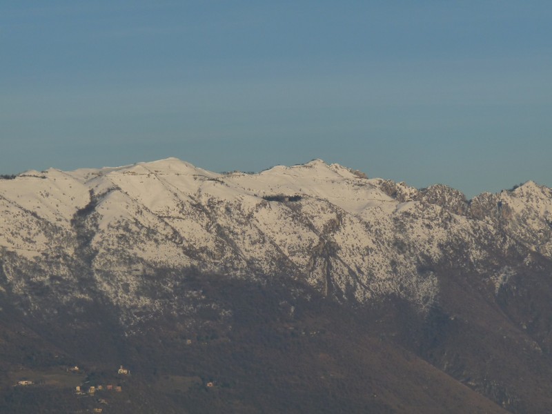 il casello dove sia ieri che oggi grazie al rialzo della temperature si p staccata una slavina..