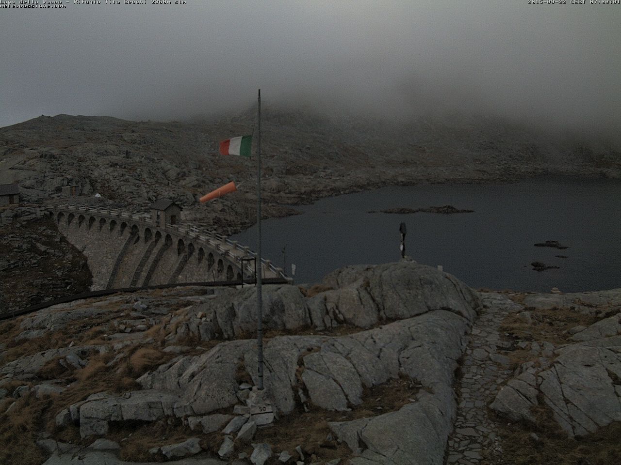 +2.4 nebbiolina che avvolge il lago....questo e`il tempo che piace a me