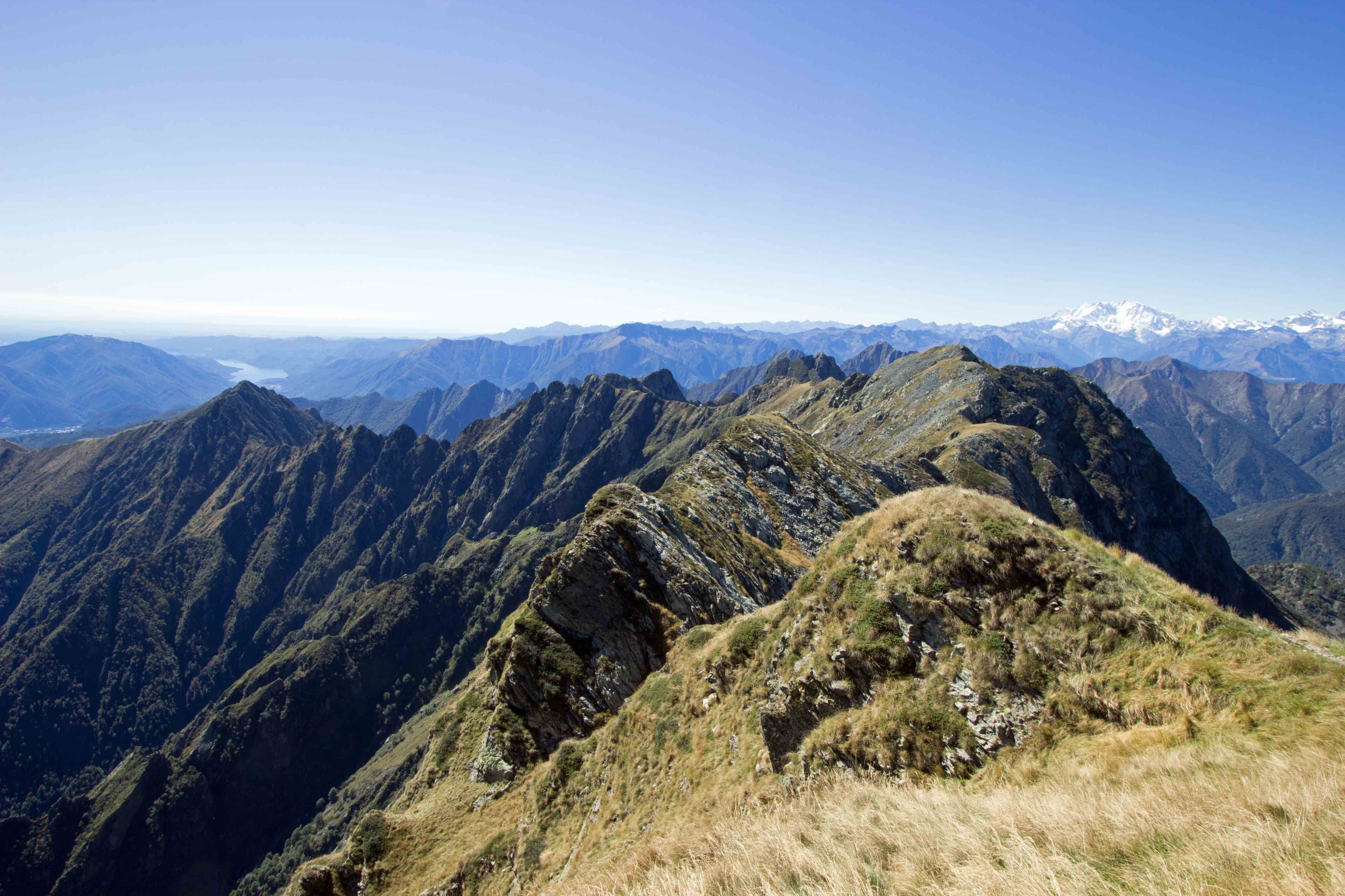 7 Panorama con Monviso sullo sfondo.jpg